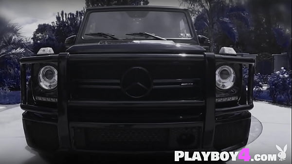 Nonton Sexy Babes Gave An Amazing Wash To Super Car thumbnail