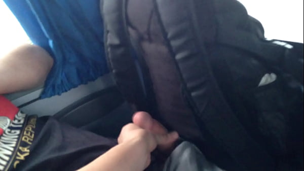 Punheta entre machos no &ocirc;nibus 