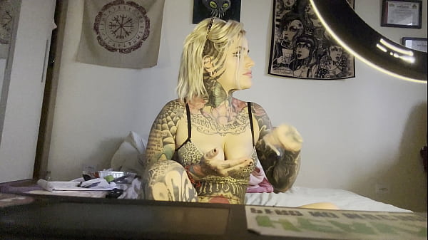 Play MP4 - Punkloka - em casa trampando no camera prive&comma; quer ver completo no angulo certo chama no provacy&comma; pesquise o nome