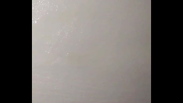 Sperma mea calda se scurge &icirc;n gaura saltelei de pe cearceaful impermeabil 