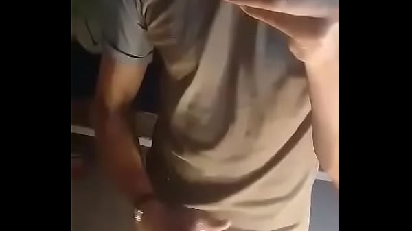 Masturbandome solo en el cuarto 