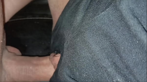 แหย่ควยเข้าไปในหีผ่านรูกางเกง