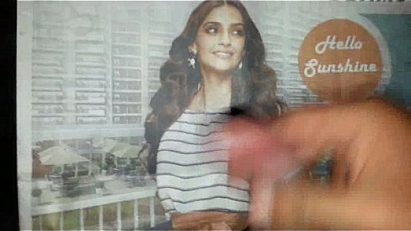 Nonton My Cock On Sonam Kapoor thumbnail