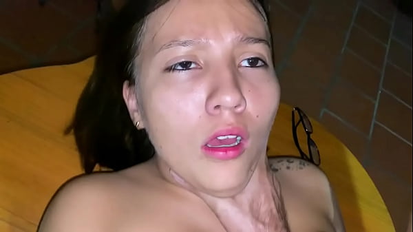 Play MP4 - me follo a l a novia de mi amiga a ver que esta solita en casa