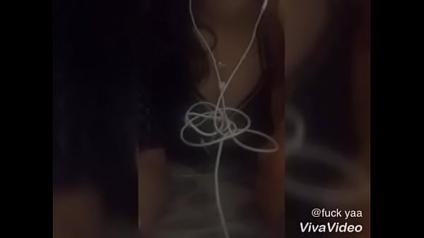 Beautiful aunty showing her body 