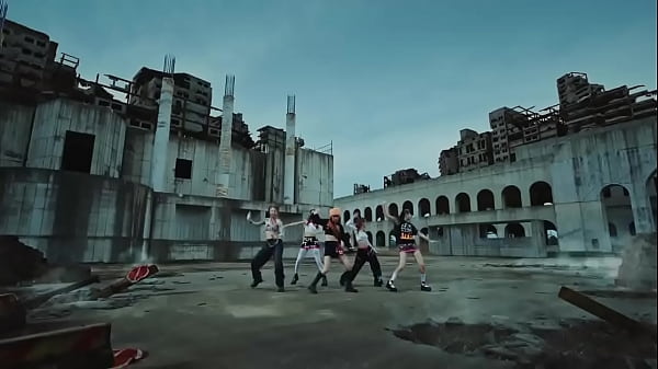 Lee sserafim Antifragile M V