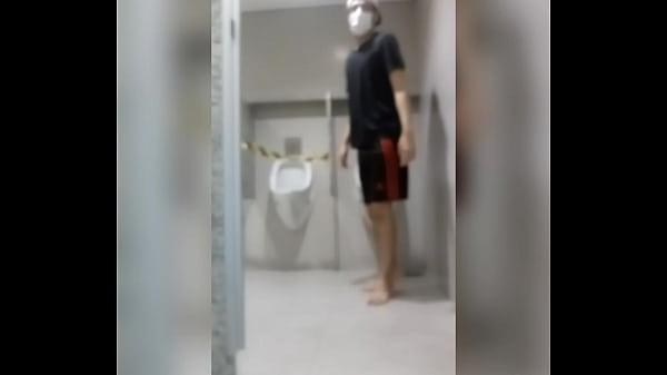 Play MP4 - Me exibindo no banheiro do shopping