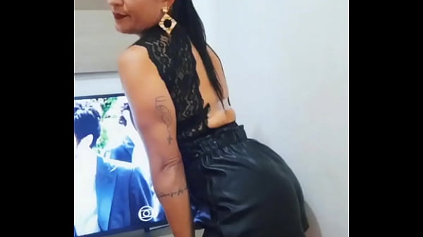 Nonton Senara Barros Rebolando Short De Couro.... thumbnail