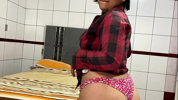 Latina sexy muestra enorme culo a sus Fans 