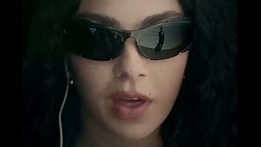 Nonton Charli Xcx Guess Video En Venga La Alegr&iacute;a Xd thumbnail