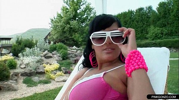 Long slow blowjob in thebackyard