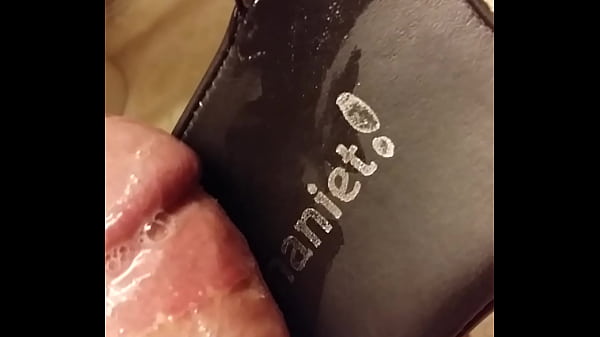 Lenny52: THE TALE OF TASTY FEETISH SLIPPERS CUM - part 02