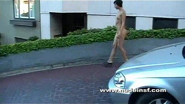 Nude in San Francisco: Marie naked on Lombard 