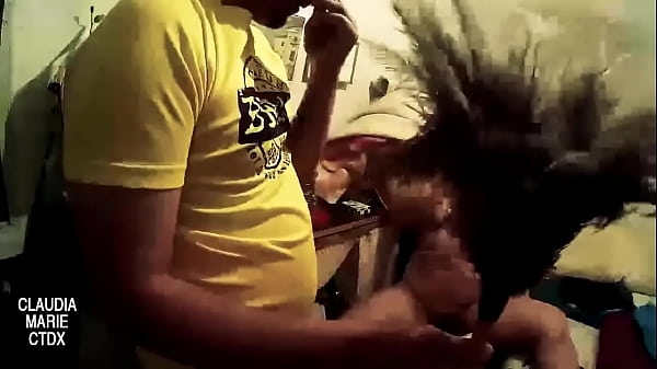 Play MP4 - Pareja se graba con el movil mientras &eacute;l le practica sexo oral&period; Comida de co&ntilde;o a la gorda