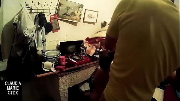 Pareja se graba con el movil mientras él le practica sexo oral.Comida de coño a la gorda