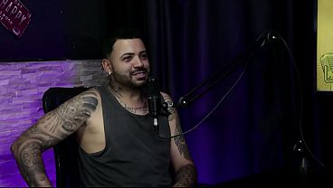 Nonton Est&aacute; Procurando Uma Transsexual Para Gravar Mas Est&aacute; Dif&iacute;cil - Bella Ruiva & Vinicius (moai Tv) thumbnail