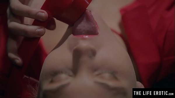 Cute girl gets kinky thrills from frigging_to dirty phone_call