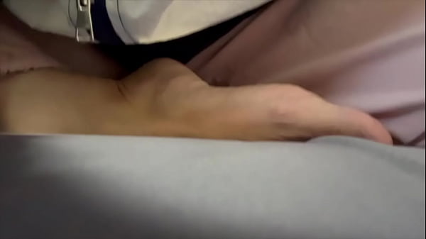 先輩と付き合うことになって、その内えっちするからおちんちん挿れやすくする為にオナニーしとかなきゃ。 