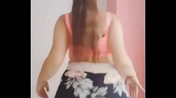 chica bailando twerk 