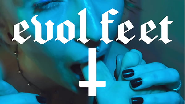 Play MP4 - Can You Fit Your Tongue In Between Each Of My Toes&quest;