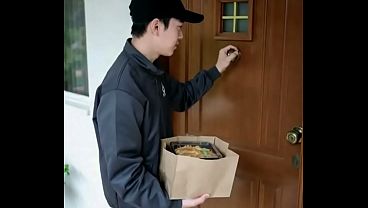 Nonton 不平凡送外賣的一天 thumbnail
