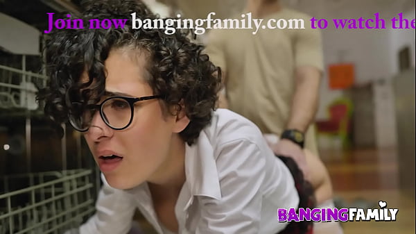 Banging Family - A Cute Stepsis gets Nailed_by her StepBrother