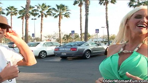 Blonde milf_takes a_cumload