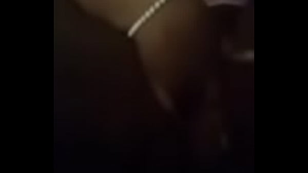 Play MP4 - She waiting for