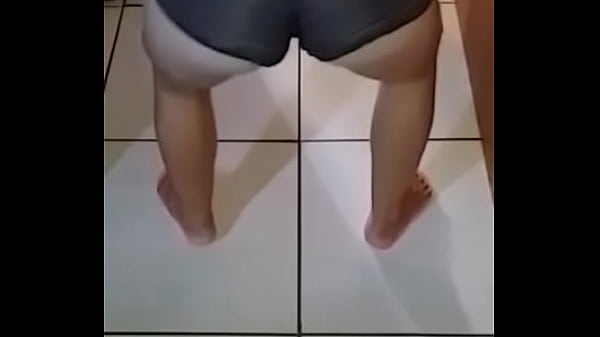 Novinha rebolando gostoso