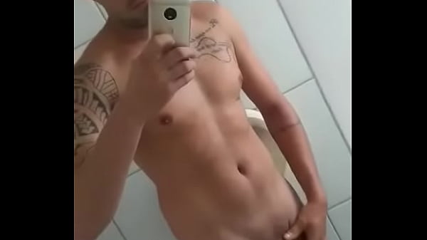 Macho safado se exibindo