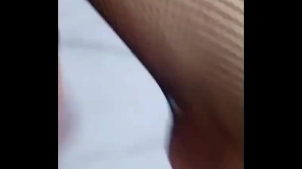 Play MP4 - La madrastra culona se masturba con el cepillo de dientes de su hijastro