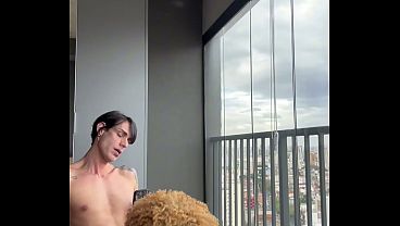 LEITANDO O CUZINHO DO AMIGO NA VARANDA