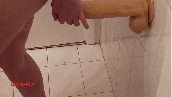 Play MP4 - MASTURBAZIONE IN BAGNO CON GROSSO CAZZO