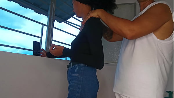 Mientras Mi Hermanastra Graba Sus Videos Bailando, Yo Le Voy Follando Ese Rico Culito Apretadito thumbnail