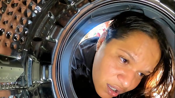 Presa Na M&aacute;quina De Lavar Pedi Ajuda Mas Levei Pau thumbnail