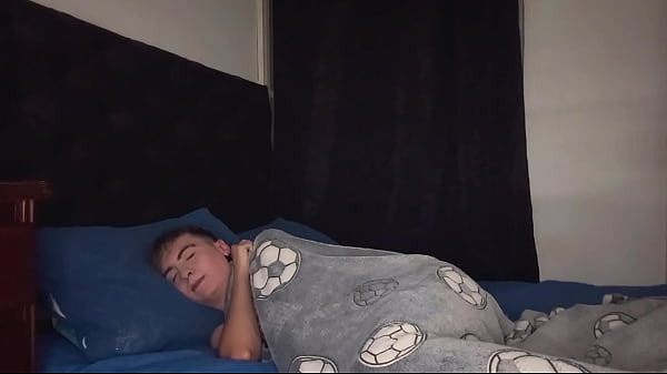 Mi Amigo Llega a Mi Habitaci&oacute;n Y Me Comienza A Tocar 