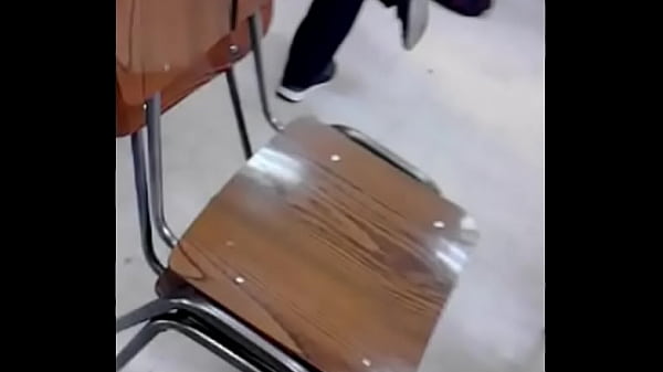 Nonton Sillas Cogiendo Rico thumbnail