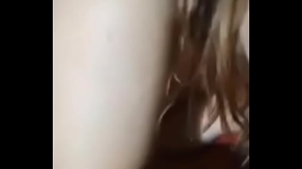 Marido corno segurando a c&acirc;mera enquanto o outro me deixa sem ar 