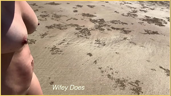 Play MP4 - Wife walks around public beach fully nude