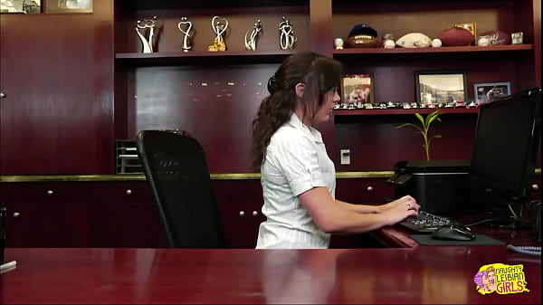 Nonton Sexy Lesbians Get Into A Steamy Fuck Session thumbnail