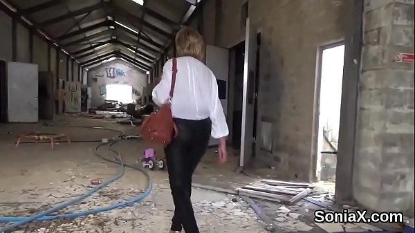 Cheating uk mature lady soniapops out her gigantic naturals