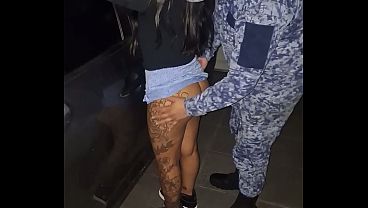 Nos Para La Polic&iacute;a Entrando Al Motel Y Mi Novia Los Soborna Con Su Culo Para Que Nos Dejen Ir thumbnail