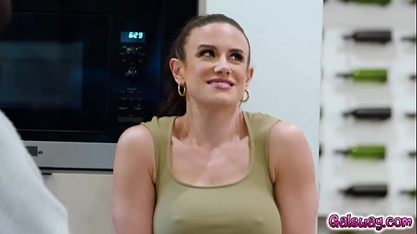 Play MP4 - Penny Barber and Nicole Kitt celebrate Nicoles first victory by having playful lesbian sex with buttplug