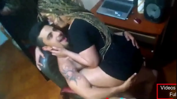 Play MP4 - Tutorial Como Estafar Parejas Swinger" Comienzas A Solo Grabarlos Y Luego Te Comienzas A Masturbar" Al Verte El Pene Ya Van A Querer Sexo" TRIO Instagram