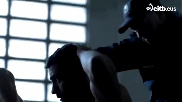 Play MP4 - Naked man in movie