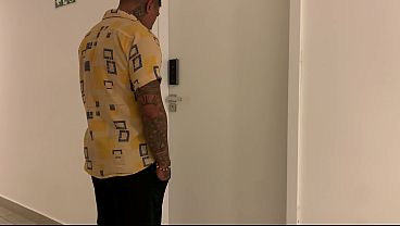 O Vizinho Safado Pediu O Power Bank Emprestado Mas Ele Queria Era Meter No Cuzinho Dos Moradores Do Apartamento thumbnail