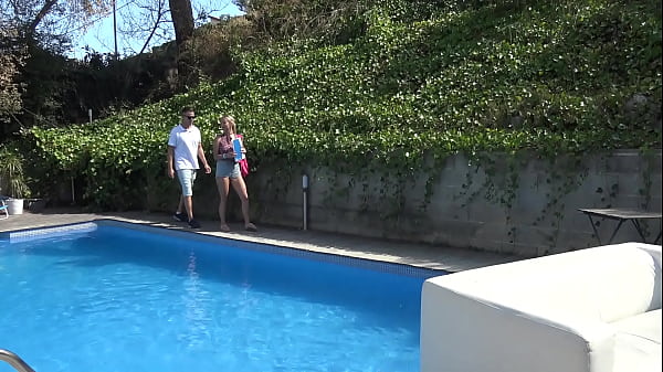 Nonton Lara Onyx Having A Big Cock From Albreto Blanco thumbnail