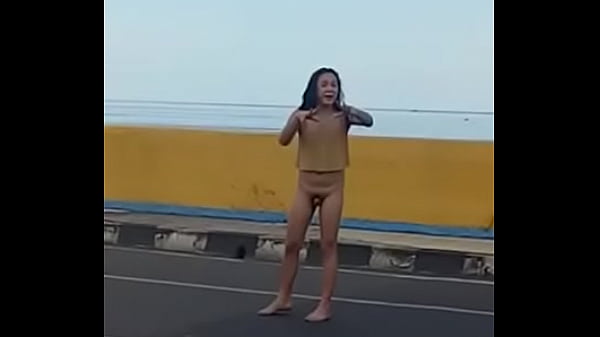 Mira Buka Celana
