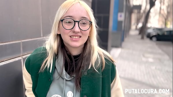 Play MP4 - PutaLocura - Pillada de Torbe a friki rubia EmeJota y se la folla