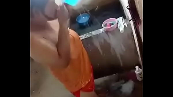 Play MP4 - Thai aunty bathing